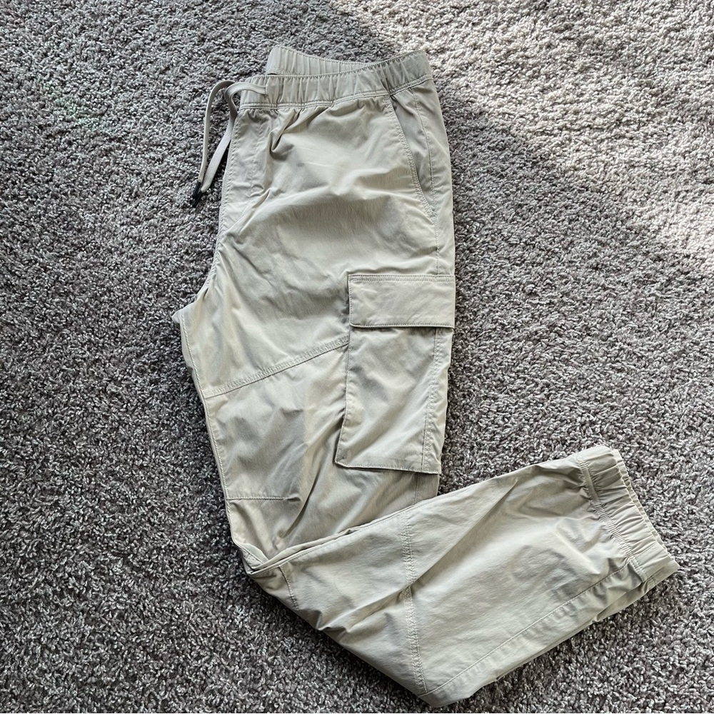 NWOT Men's H&M Pants Slim Fit size Large in Tan/Beige
